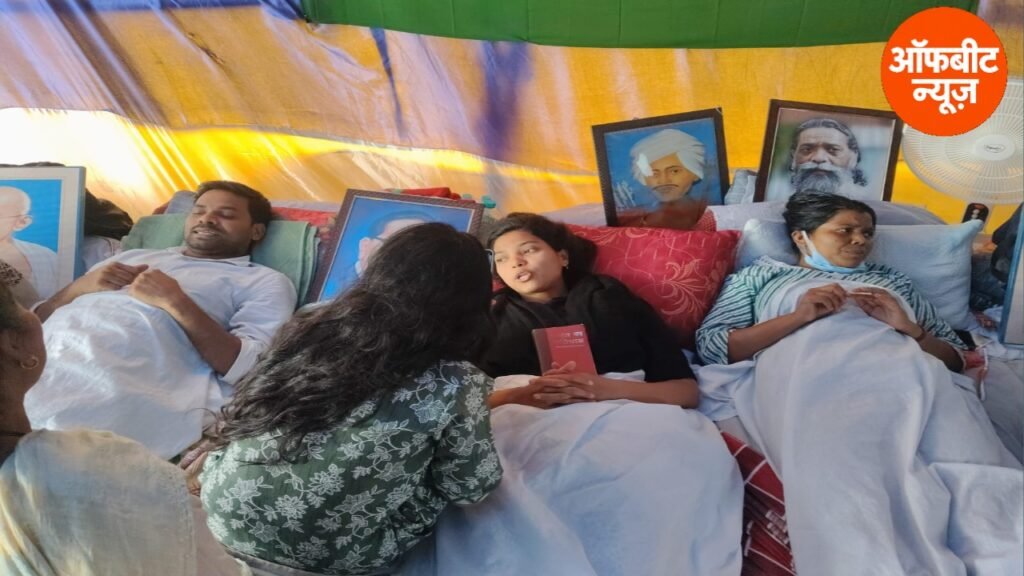 लाठीचार्ज के बाद भी नहीं झुके छात्र, जयपाल सिंह स्टेडियम में आमरण अनशन जारी