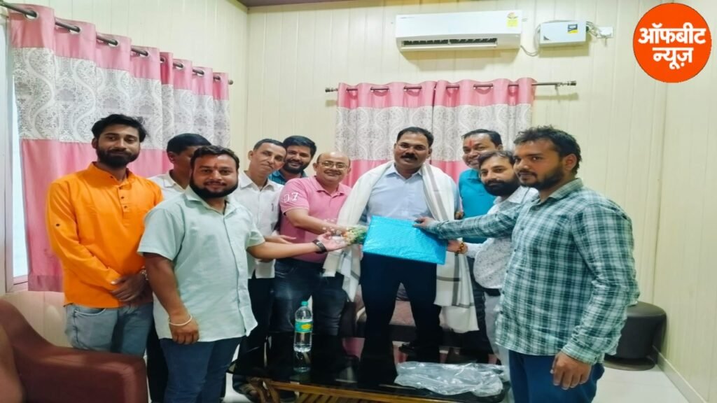 रामानुजगंज थाना प्रभारी अजय साहू को पत्रकारों और समाजसेवियों ने दी विदाई