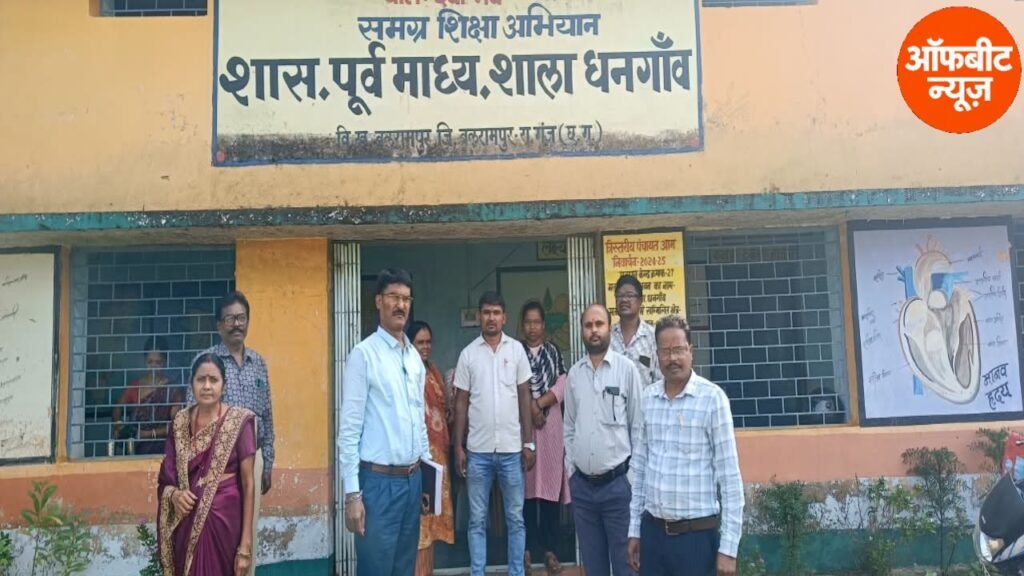 बलरामपुर में स्कूलों का औचक निरीक्षण, कम उपस्थिति पर प्रधान पाठक को नोटिस; एक साल से गैरहाजिर लिपिक पर भी कार्रवाई