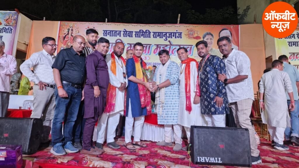 रामानुजगंज में गरबा महोत्सव का समापन, एसपी वैभव बेंकर ने बच्चों के साथ किया डांडिया
